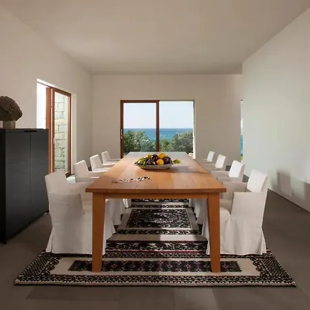 Holiday home A Seafront Hideaway With Spectacular Water Views *