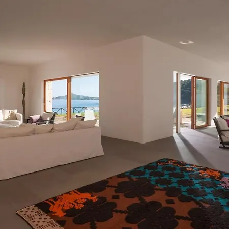 Holiday home A Seafront Hideaway With Spectacular Water Views *