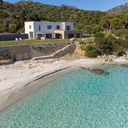 Holiday home A Seafront Hideaway With Spectacular Water Views *