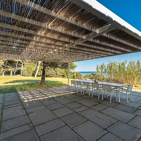 A Seafront Hideaway With Spectacular Water Views Holiday home *